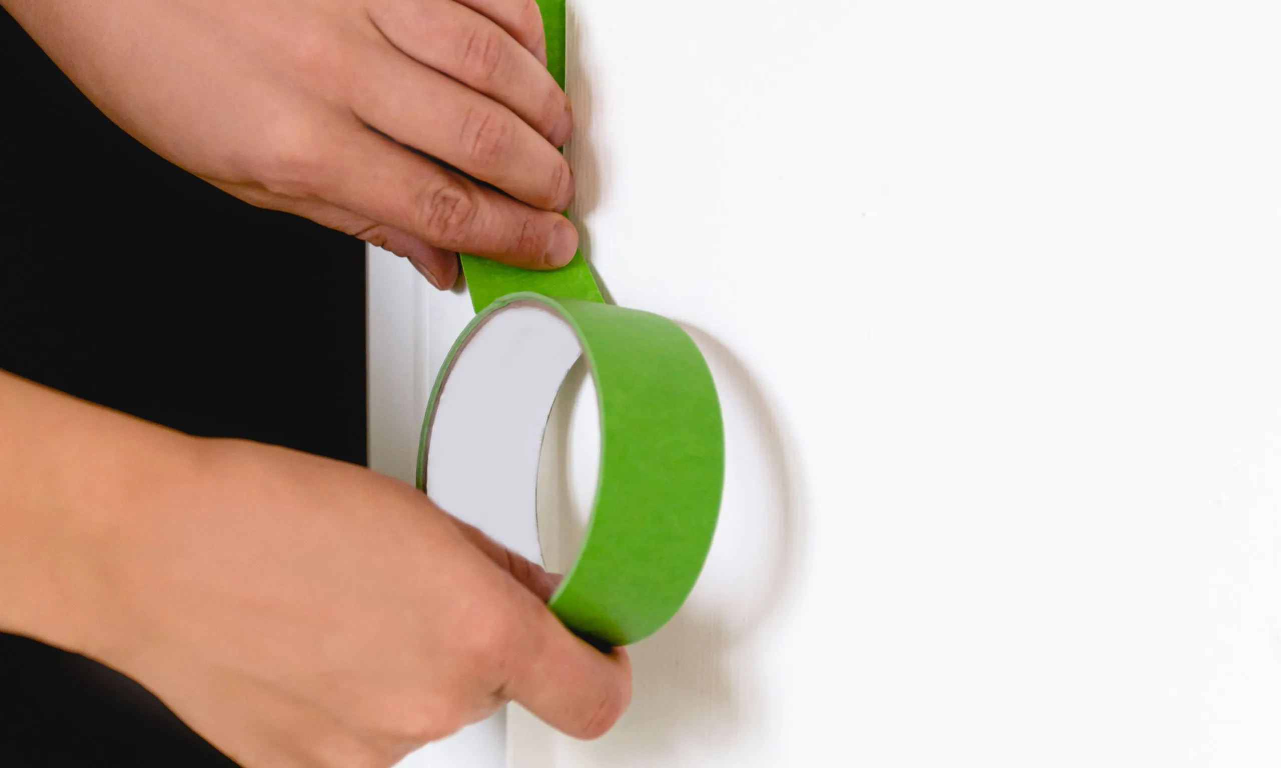 interior-painting-tape applying painters tape